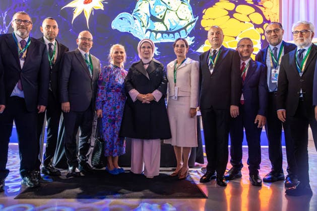 September 21, 2026, New York City, USA: Emine Erdogan joins participants for a group photo during Climate Week NYC 2026 New York City USA - ZUMAl194 20260921_zip_l194_017 Copyright: xMarekxLadzinskix