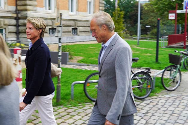 CNTV BLOCK Gerhard Delling, TV host; Christina Block, businesswoman and defendant; along with her defense attorneys Ingo Bott and Paula Wlodarek, arrive at the courthouse on foot as usual. Ms. Block’s supporters, carrying a banner