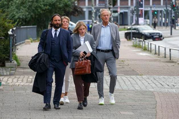 CNTV BLOCK Gerhard Delling, TV host; Christina Block, businesswoman and defendant; along with her defense attorneys Ingo Bott and Paula Wlodarek, arrive at the courthouse on foot as usual. Day 75 of the Block trial—a day of proceedings regarding alleged child abduction—at the Hamburg Regional Court’s Criminal Justice Building. Abductionof