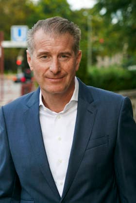 CNTV BLOCK: Stefan Hensel, the children s father, on his way to court on the 75th day of the trial regarding the alleged child abduction at the Hamburg Regional Court Criminal Justice Building—the Block children s abduction case—Sievekingsplatz, September 21, 2026, Hamburg, Germany