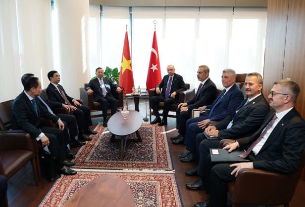 Recep Tayyip Erdogan - To Lam meeting in New York NEW YORK, UNITED STATES - SEPTEMBER 21: (----EDITORIAL USE ONLY - MANDATORY CREDIT - TURKISH PRESIDENCY MURAT KULA HANDOUT - NO MARKETING NO ADVERTISING CAMPAIGNS - DISTRIBUTED AS A SERVICE TO CLIENTS----) Turkish President Recep Tayyip Erdogan meets with his Vietnamese counterpart To Lam at the Turkish House (Turkevi) on the sidelines of the 81st Session of the United Nations General Assembly (UNGA) in New York, United States, on September 21, 2026. Turkish Presidency Murat Kula Handout Anadolu New york United States. Editorial use only. Please get in touch for any other usage.  Copyright: x2026xAnadoluxTurkishxPresidencyx xMuratxKulax xHandoutx