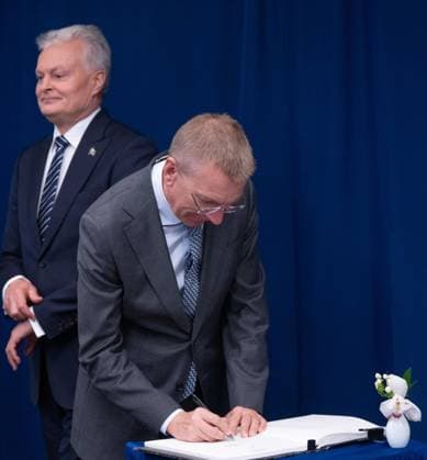 September 21, 2026, Bronx, New York, USA: Edgars Rinkevics, President, Republic of Latvia signs guest book as he along with Gitanas Nauseda, President, Republic of Lithuania and Alar Karis, President, Republic of Estonia meets UN Secretary-General Antonio Guterres at UN Headquarters in New York, NY on September 21, 2026. Bronx USA - ZUMAr339 20260921_znp_r339_009 Copyright: xLevxRadinx