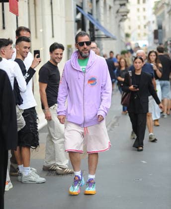 RECORD DATE NOT STATED IPA88808759 - Milan, photo by Mimmo Carriero—After stopping by Bacaro, a restaurant on Via Montenapoleone, Adam Sandler strolls through the streets of downtown. He is recognized immediately, and people ask him for photos and autographs, which he grants without hesitation. His wife Jackie follows him at a distance so as not to be recognized or photographed, and after entering the hotel—thinking no one is watching—they let themselves go, kissing and embracing before heading up to their room.  Copyright: xx xx IPA88808759