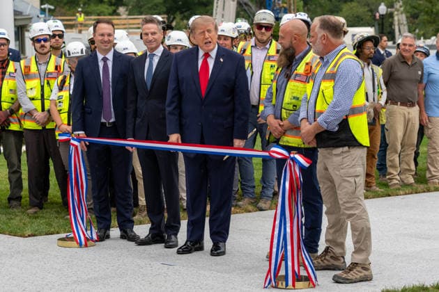 September 21, 2026, Washington, District Of Columbia, USA: President DONALD TRUMP participates in a ribbon-cutting ceremony for the new White House helipad on the South Lawn before boarding the new Marine One VH-92A Patriot helicopter as he departs the White House for New York to attend the United Nations General Assembly in Washington, DC, on September 21, 2026. The new granite helipad, which features the presidential seal, was constructed to accommodate the newer Marine One helicopters and prevent damage to the White House lawn from the aircraft s exhaust. Washington USA  - ZUMAs365 20260921_znp_s365_010 Copyright: xJoeyxSussmanx
