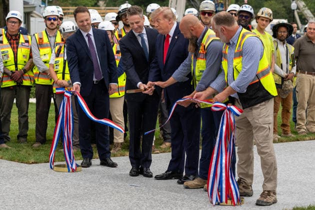 September 21, 2026, Washington, District Of Columbia, USA: President DONALD TRUMP participates in a ribbon-cutting ceremony for the new White House helipad on the South Lawn before boarding the new Marine One VH-92A Patriot helicopter as he departs the White House for New York to attend the United Nations General Assembly in Washington, DC, on September 21, 2026. The new granite helipad, which features the presidential seal, was constructed to accommodate the newer Marine One helicopters and prevent damage to the White House lawn from the aircraft s exhaust. Washington USA - ZUMAs365 20260921_znp_s365_014 Copyright: xJoeyxSussmanx