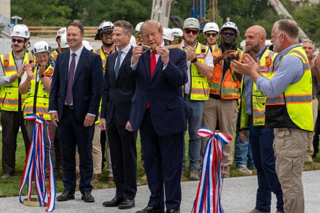 September 21, 2026, Washington, District Of Columbia, USA: President DONALD TRUMP participates in a ribbon-cutting ceremony for the new White House helipad on the South Lawn before boarding the new Marine One VH-92A Patriot helicopter as he departs the White House for New York to attend the United Nations General Assembly in Washington, DC, on September 21, 2026. The new granite helipad, which features the presidential seal, was constructed to accommodate the newer Marine One helicopters and prevent damage to the White House lawn from the aircraft s exhaust. Washington USA - ZUMAs365 20260921_znp_s365_017 Copyright: xJoeyxSussmanx