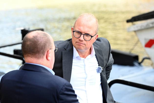 From left: Markus BANGEN, CEO of Duisport Duisburger Hafen AG; Jochen OTT, lead candidate for the 2027 state election; Jochen OTT, SPD caucus leader in the North Rhine-Westphalia State Parliament; lead candidate for the 2027 state election, visits Duisport Duisburger Hafen AG and learns about the role of logistics in the energy tran