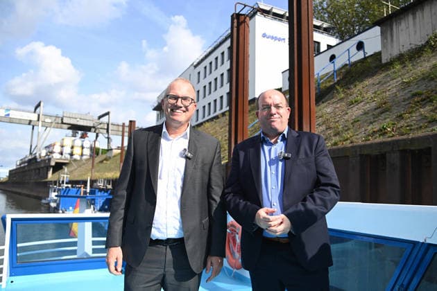 From left: Jochen OTT, lead candidate for the 2027 state election; Markus BANGEN, CEO of Duisport Duisburger Hafen AG; Jochen OTT, SPD caucus leader in the North Rhine-Westphalia state parliament; lead candidate for the 2027 state election, visits Duisport Duisburger Hafen AG to learn about the role of logistics in the energy trans
