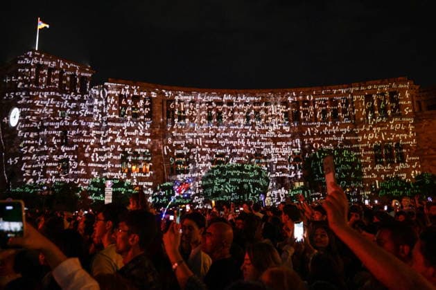 ARMENIA, YEREVAN - SEPTEMBER 21, 2026: People take part in a celebration marking 35 years of Armenia s Independence in Republic Square on Independence Day Yerevan Armenia  - ZUMAt113 20260921_zaa_t113_390 Copyright: xAlexanderxPatrinx