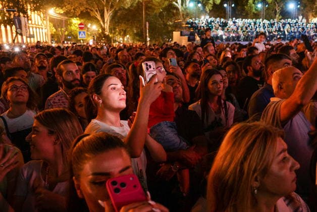 ARMENIA, YEREVAN - SEPTEMBER 21, 2026: People take part in a celebration marking 35 years of Armenia s Independence in Republic Square on Independence Day Yerevan Armenia  - ZUMAt113 20260921_zaa_t113_394 Copyright: xAlexanderxPatrinx