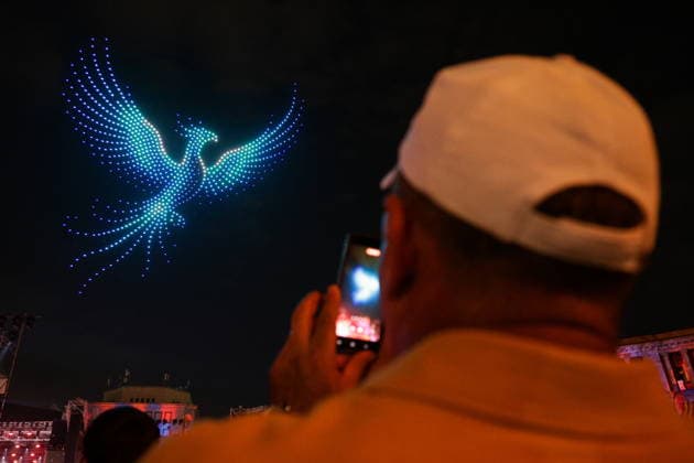 ARMENIA, YEREVAN - SEPTEMBER 21, 2026: People take part in a celebration marking 35 years of Armenia s Independence in Republic Square on Independence Day Yerevan Armenia  - ZUMAt113 20260921_zaa_t113_395 Copyright: xAlexanderxPatrinx
