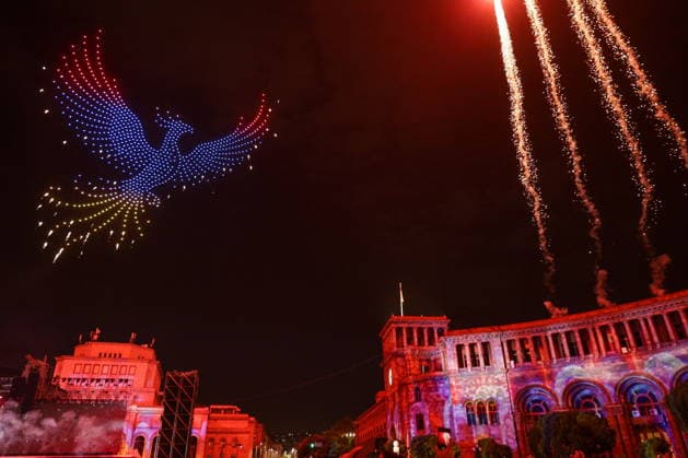 ARMENIA, YEREVAN - SEPTEMBER 21, 2026: A celebration marks 35 years of Armenia s Independence in Republic Square on Independence Day Yerevan Armenia  - ZUMAt113 20260921_zaa_t113_396 Copyright: xAlexanderxPatrinx