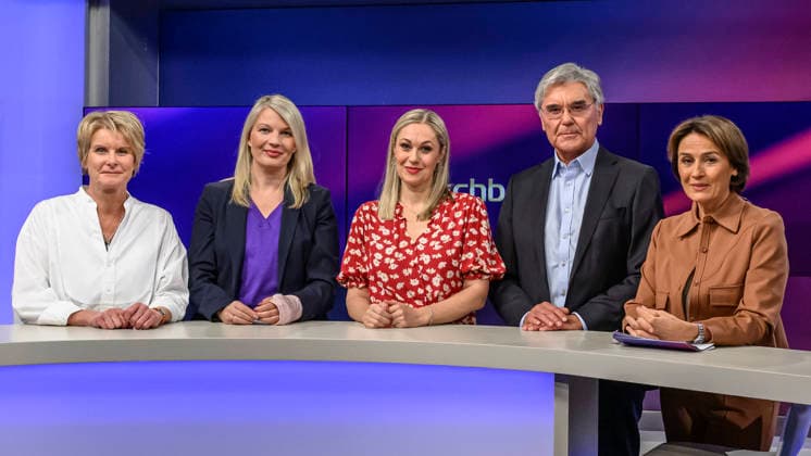 In the photo, from left: Susanne Gaschke (NZZ), Annett Meiritz (Handelsblatt), Ruth Moschner (host), Joe Kaeser (Siemens Energy), Sandra Maischberger, GER, Berlin, studio, guest on *Maischberger*, political talk show, TV, program, hosted by Sandra Maischberger, Das Erste, from Adlershof, Studio 20, September 21, 2026, Copyright: HMBxMedia UwexKoch