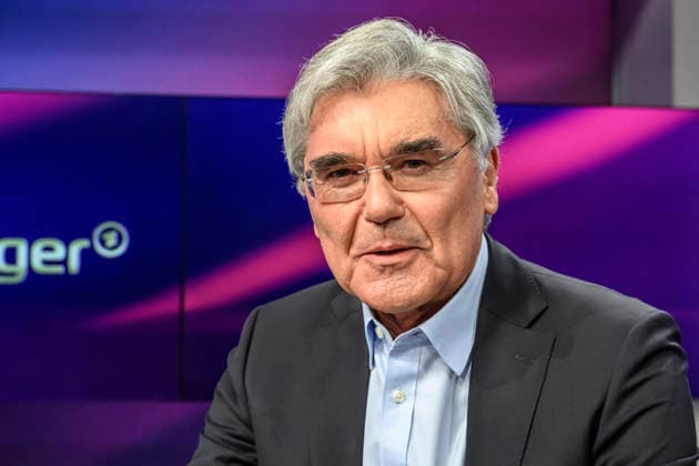 Pictured, from left: Joe Kaeser of Siemens Energy, GER, Berlin, studio, guest on Maischberger, political talk show, TV, program, with host Sandra Maischberger, Das Erste, from Adlershof Am Studio 20, September 21, 2026, Copyright: HMBxMedia UwexKoch