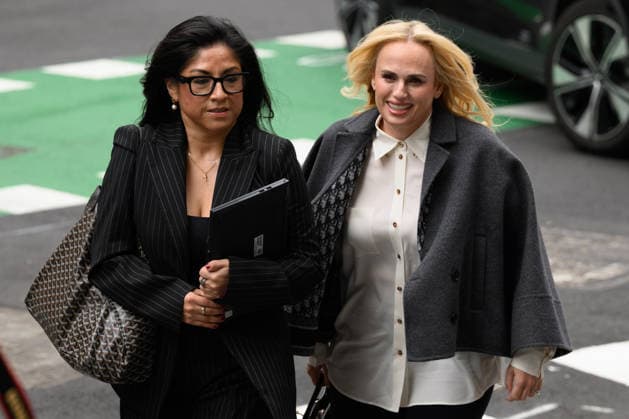 REBEL WILSON COURT, Rebel Wilson (right) arrives at the Federal Court of Australia, in Sydney, Tuesday, September 22, 2026. ( NO ARCHIVING SYDNEY NEW SOUTH WALES Australia  Copyright: xDANxHIMBRECHTSx 20260922165940313830