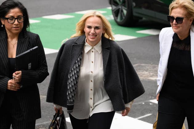 REBEL WILSON COURT, Rebel Wilson (centre) arrives at the Federal Court of Australia, in Sydney, Tuesday, September 22, 2026. ( NO ARCHIVING SYDNEY NEW SOUTH WALES Australia  Copyright: xDANxHIMBRECHTSx 20260922147573258462