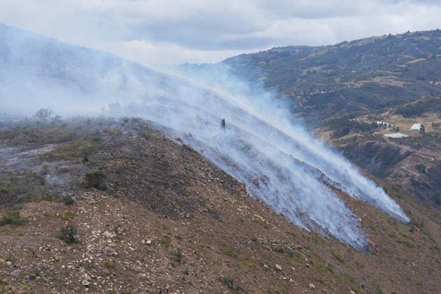 Wildfire in Colombia VILLA DE LEYVA, COLOMBIA - SEPTEMBER 21: Volunteers and firefighters work to contain a wildfire at Cerro Ritoque in Villa de Leyva, Boyaca, Colombia, on September 21, 2026. Juancho Torres Anadolu Villa de leyva Colombia. Editorial use only. Please get in touch for any other usage.  Copyright: x2026xAnadoluxJuanchoxTorresx
