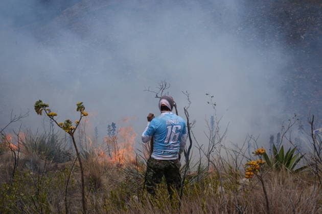 Wildfire in Colombia VILLA DE LEYVA, COLOMBIA - SEPTEMBER 21: Volunteers and firefighters work to contain a wildfire at Cerro Ritoque in Villa de Leyva, Boyaca, Colombia, on September 21, 2026. Juancho Torres Anadolu Villa de leyva Colombia. Editorial use only. Please get in touch for any other usage.  Copyright: x2026xAnadoluxJuanchoxTorresx