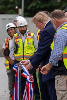 September 21, 2026, White House, Dc, USA: President Trump opens the new White House helipad on September 21, 2026. White House USA - ZUMAl312 20260921_znp_l312_015 Copyright: xAndrewxLeydenx