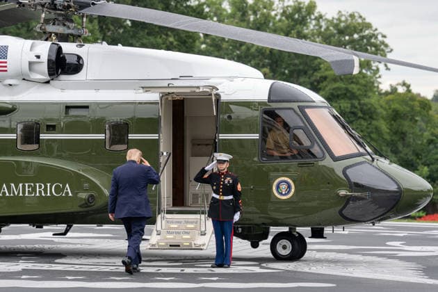 September 21, 2026, White House, Dc, USA: President Trump boards a VH-92 Patriot helicopter for a flight to Joint Base Andrews on September 21, 2026. This was the first use of the VH-92 as Marine One from the White House, and the inaugural flight from the new helipad constructed on the South Lawn. White House USA - ZUMAl312 20260921_znp_l312_020 Copyright: xAndrewxLeydenx