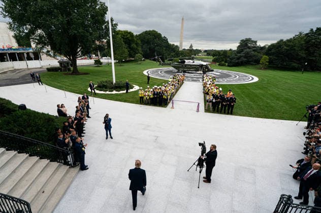 The White House WASHINGTON, DC - SEPTEMBER 21: US President Donald Trump arrives during a ribbon-cutting ceremony for the new helipad on the South Lawn of the White House on Monday, September 21, 2026 in Washington, DC. The new Marine One, a Sikorsky VH-92A Patriot, has an exhaust vent that could have scorched the White House grass. (Photo by Al Drago for The Washington Post) Washington DC United States  Copyright: xPool ABACAx