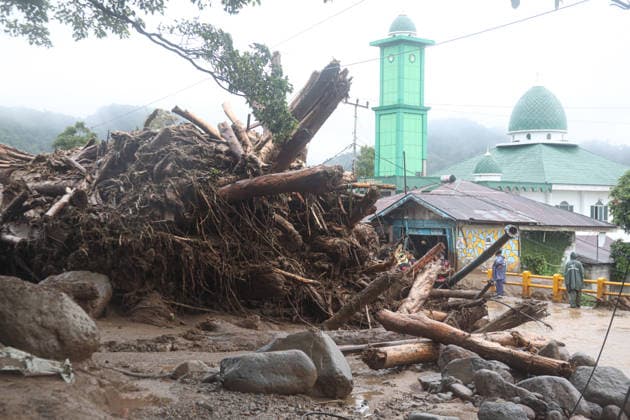Flash Floods devastate Solok Regency in West Sumatra, Indonesia SOLOK, INDONESIA - SEPTEMBER 22: Large rocks, uprooted trees and debris surround damaged homes following flash floods in Solok Regency, West Sumatra, on September 22, 2026 in Solok, Indonesia. The floods damaged homes, a mosque and rice fields and cut road access in parts of the area. One person remains missing following the disaster, according to rescue officials. Adi Prima Anadolu Solok Indonesia. Editorial use only. Please get in touch for any other usage.  Copyright: x2026xAnadoluxAdixPrimax