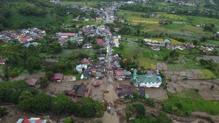 Flash Floods devastate Solok Regency in West Sumatra, Indonesia SOLOK, INDONESIA - SEPTEMBER 22: An aerial view shows flood-damaged neighborhoods, roads and agricultural areas following flash floods in Solok Regency, West Sumatra, on September 22, 2026 in Solok, Indonesia. The floods damaged homes, a mosque and rice fields and disrupted road access in parts of the area. One person remains missing following the disaster, according to rescue officials. Adi Prima Anadolu Solok Indonesia. Editorial use only. Please get in touch for any other usage.  Copyright: x2026xAnadoluxAdixPrimax