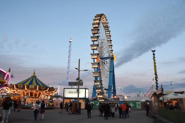 Munich, September 21, 2026, Thersienwiesn, Oktoberfest, Oide Wiesn, background, tower, carousel, Willenborg Ferris wheel, photo, Munich