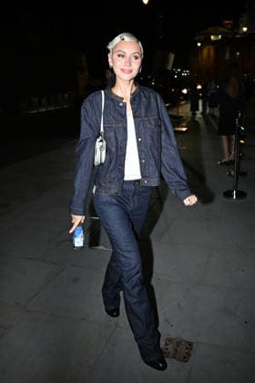 Iris Law at the Burberry Spring Summer 2027 Ready-to-Wear Collection show during London Fashion Week (LFW) on September 21, 2026. Gedeon Taieb, Bestimage. Celebrities at the Burberry Spring Summer 2027 Ready-to-Wear Collection show during London Fashion Week (LFW) on September 21, 2026, London, United Kingdom  Copyright: xGedeonxTaiebx xBestimagexGedeonxTaiebx xBestimagex
