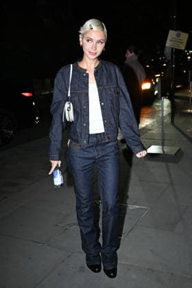 Iris Law at the Burberry Spring Summer 2027 Ready-to-Wear Collection show during London Fashion Week (LFW) on September 21, 2026. Gedeon Taieb, Bestimage. Celebrities at the Burberry Spring Summer 2027 Ready-to-Wear Collection show during London Fashion Week (LFW) on September 21, 2026, London, United Kingdom  Copyright: xGedeonxTaiebx xBestimagexGedeonxTaiebx xBestimagex