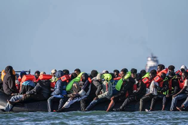 IMMIGRANTS EXILE SMALL BOAT PHOTOPQR WEST FRANCE Charles BURY MERVILLE FRANCEVILLE 09 21 2026 About fifty people seeking exile in a small boat, which had departed from Port-en-Bessin this morning, stopping at the beach in Merville-Franceville under escort by the SNSM to pick up a few people, and then setting off again for the British coast. Here in Merville-Franceville, Calvados, Normandy. Photo by Charles Bury, Ouest France. MERVILLE-FRANCEVILLE September 21, 2026. Around fifty people seeking to cross the Channel in a small boat—having set off from Port-en-Bessin this morning—stopped at the beach in Merville-Franceville under the escort of the SNSM, the French sea rescue service, to pick up a few more people before heading toward the Brit  Copyright: xPHOTOPQR OUESTxFRANCE MAXPPPxCharlesxBURYx 20260921OFR7191 20260921OFR7191
