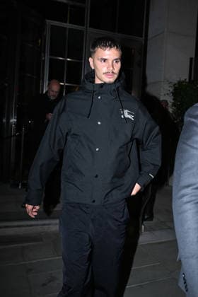 Romeo Beckham at the Burberry Spring Summer 2027 Ready-to-Wear Collection show during London Fashion Week (LFW) on September 21, 2026. Gedeon Taieb, Bestimage. Celebrities at the Burberry Spring Summer 2027 Ready-to-Wear Collection show during London Fashion Week (LFW) on September 21, 2026, London, United Kingdom  Copyright: xGedeonxTaiebx xBestimagexGedeonxTaiebx xBestimagex