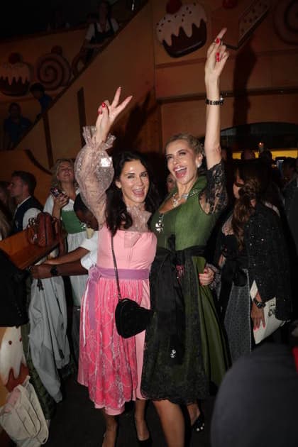 Mariella Ahrens and Verena Kerth at the Cathy Hummels Wiesn Bummel at the 2026 Oktoberfest in Munich, September 21, 2026 Copyright: xAgenturxMatthiasxWehnertx xM.xGränzdörferx