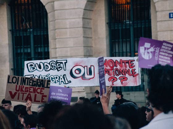 Protest against sexual violence in support of a comprehensive law in front of the Ministry of Justice, Place Vendôme, in Paris. Since that day, members of Parliament have been reviewing, within a special commission, the 69 articles of a proposed comprehensive bill against such violence. Demonstration against sexual violence in support of a comprehensive law in front of the Ministry of Justice, Place Vendôme, Paris. Since that day, members of parliament have been reviewing the 69 articles of a so-called comprehensive bill against such violence in a special committee. 459814 2026 09 21 France  Copyright: xOlivierxJorrionx xStarfacex STAR_459814_034