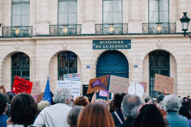 Protest against sexual violence in support of a comprehensive law in front of the Ministry of Justice, Place Vendôme, in Paris. Since that day, members of parliament have been examining, within a special commission, the 69 articles of a proposed comprehensive bill against such violence. Demonstration against sexual violence in support of a comprehensive law in front of the Ministry of Justice, Place Vendôme, Paris. Since that day, members of parliament have been reviewing the 69 articles of a so-called comprehensive bill against such violence in a special committee. 459814 2026 09 21 France  Copyright: xOlivierxJorrionx xStarfacex STAR_459814_062