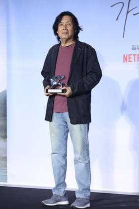 S. Korean director Lee Chang-dong S. Korean director Lee Chang-dong South Korean director Lee Chang-dong attends a publicity event for the upcoming Netflix movie Possible Love in Seoul on Sept. 21, 2026. The movie will be released in South Korea on Sept. 23 and will be released to more than 190 countries worldwide through Netflix on Nov. 6. (Yonhap) 2026-09-22 10:39:49 <Copyright ¨Ï 1980-2026 YONHAPNEWS AGENCY. .> ¼­¿ïÆ¯º°½Ã EDITORIAL USE ONLY  Copyright: xx Korean ???x yonphotos256951