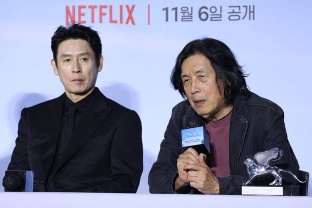 S. Korean director Lee Chang-dong S. Korean director Lee Chang-dong South Korean director Lee Chang-dong (R) responds to reporters questions during a publicity event for the upcoming Netflix movie Possible Love in Seoul on Sept. 21, 2026. The movie will be released in South Korea on Sept. 23 and will be released to more than 190 countries worldwide through Netflix on Nov. 6. (Yonhap) 2026-09-22 10:38:16 <Copyright ¨Ï 1980-2026 YONHAPNEWS AGENCY. .> ¼­¿ïÆ¯º°½Ã EDITORIAL USE ONLY  Copyright: xx Korean ???x yonphotos256943