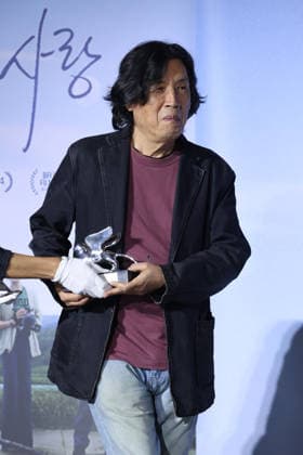 S. Korean director Lee Chang-dong S. Korean director Lee Chang-dong South Korean director Lee Chang-dong attends a publicity event for the upcoming Netflix movie Possible Love in Seoul on Sept. 21, 2026. The movie will be released in South Korea on Sept. 23 and will be released to more than 190 countries worldwide through Netflix on Nov. 6. (Yonhap) 2026-09-22 10:39:07 <Copyright ¨Ï 1980-2026 YONHAPNEWS AGENCY. .> ¼­¿ïÆ¯º°½Ã EDITORIAL USE ONLY  Copyright: xx Korean ???x yonphotos256950