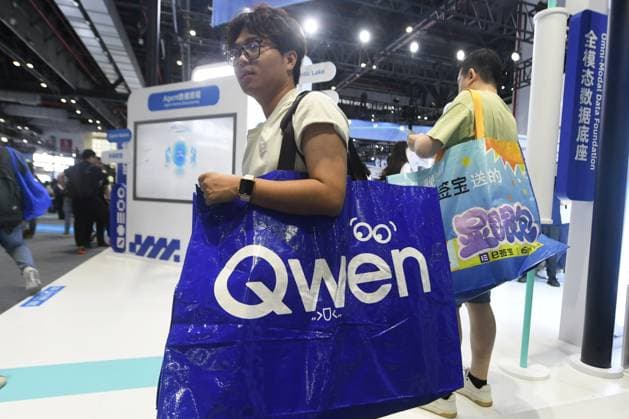2026 Apsara Conference in Hangzhou A viewer carrying an Alibaba Qwen bag visits the 2026 Apsara Conference in Hangzhou, Zhejiang Province, China on September 22, 2026. Hangzhou Zhejiang China  Copyright: xCFOTOx i1790088712553