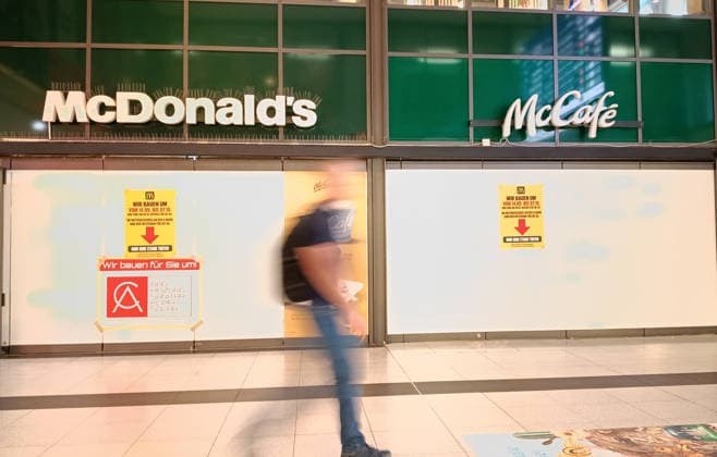 September 16, 2026, Nuremberg, Bayern, Germany: Daily Life and News , Mc Donalds. A McDonald s location is closed for renovation in Nuremberg , Bayern, Germany . September 16th, 2026 Nuremberg Germany - ZUMAe140 20260916_zip_e140_001 Copyright: xDavidexEliasx
