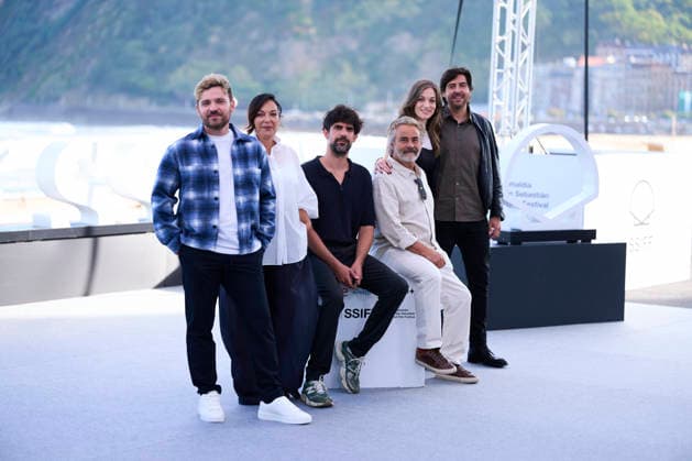 September 22, 2026, Donostia San Sebastian, Euskadi, Spain: Roberto Bueso, Eduard FernoÂ¡ndez, Meritxell Calvo, Adam Jezierski, Francesco Carril, Cristina Plazas attended El mal padre Photocall during 74th San Sebastian International Film Festival at Kursaal Palace on September 22, 2026 in Donostia San Sebastian, Spain Donostia San Sebastian Spain - ZUMAg15_ 20260922_zaf_g15_019 Copyright: xJackxAbuinx