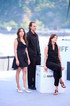 September 22, 2026, Donostia San Sebastian, Euskadi, Spain: YeAÅ¸im UstaoÄÅ¸lu, o ykoÂ¼ Karayel, Metin AkdoÂ¼lger attended Artakalan Photocall during 74th San Sebastian International Film Festival at Kursaal Palace on September 22, 2026 in Donostia San Sebastian, Spain Donostia San Sebastian Spain - ZUMAg15_ 20260922_zaf_g15_061 Copyright: xJackxAbuinx