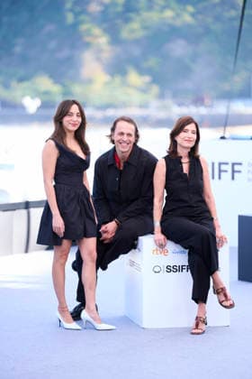 September 22, 2026, Donostia San Sebastian, Euskadi, Spain: YeAÅ¸im UstaoÄÅ¸lu, o ykoÂ¼ Karayel, Metin AkdoÂ¼lger attended Artakalan Photocall during 74th San Sebastian International Film Festival at Kursaal Palace on September 22, 2026 in Donostia San Sebastian, Spain Donostia San Sebastian Spain - ZUMAg15_ 20260922_zaf_g15_068 Copyright: xJackxAbuinx