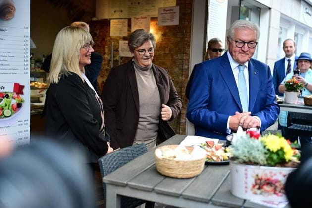Local Time: Federal President in Hattingen ** FOR EDITORIAL PURPOSES ONLY ** EDITORIAL USE ONLY ** p Federal President Frank Walter Steinmeier (SPD) will set out on Tuesday morning, September 22, 2026, to kick off his three-day local time tour through downtown Hattingen. He will be accompanied by Mayor Melanie Witte Lonsing. Germany, North Rhine-Westphalia, Hattingen. Cop Copyright: MartinxMöller doc87plcdg9i2pnfrvq193 ,EDITORIAL USE ONLY Copyright: MartinxMöller