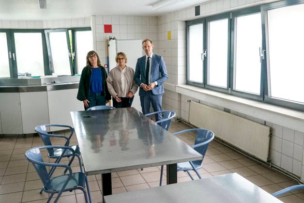 CNTV DROBINN Federal Drug Commissioner Hendrik Streeck, Hamburg’s Senator for Social Affairs Melanie Schlotzhauer, and Drob Inn Director Christine Tuegel Hamburg, September 21, 2026, visit the Drob Inn, a drop-in and counseling center with integrated drug consumption rooms in Hamburg Germany