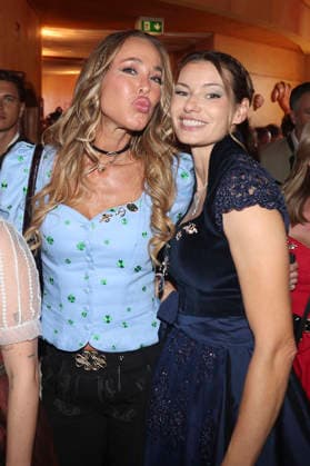 Sylvia Walker and Rebecca Kunikowski at the Cathy Hummels Wiesn Stroll during the 191st Oktoberfest in 2026 at the Theresienwiese in Munich, September 21, 2026 Foto:xAgenturxWehnertx xGränzdörferx xFuturexImagex wiesnbummel_6904