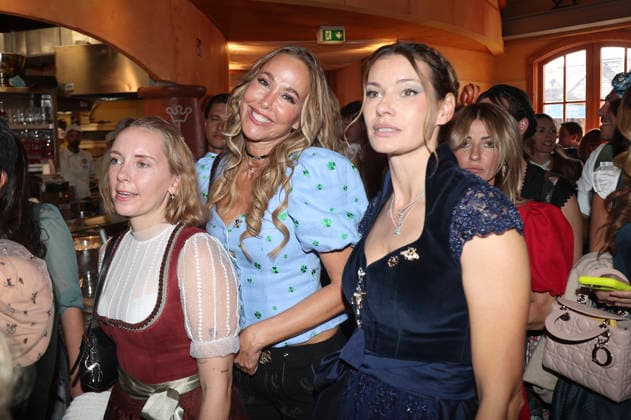 Sylvia Walker and Rebecca Kunikowski at the Cathy Hummels Wiesn Stroll during the 191st Oktoberfest in 2026 at the Theresienwiese in Munich, September 21, 2026 Foto:xAgenturxWehnertx xGränzdörferx xFuturexImagex wiesnbummel_6908