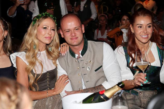 Jenny Elvers, Paul Jolig, and Tiger Kirchharz at Cathy Hummels’ Wiesn Stroll during the 191st Oktoberfest in 2026 at the Theresienwiese in Munich, September 21, 2026 Foto:xAgenturxWehnertx xGränzdörferx xFuturexImagex wiesnbummel_6920