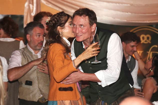 Cathy Hummels and Oliver Masucci at the Cathy Hummels Wiesn Stroll during the 191st Oktoberfest in 2026 at the Theresienwiese in Munich, September 21, 2026 Foto:xAgenturxWehnertx xGränzdörferx xFuturexImagex wiesnbummel_6936