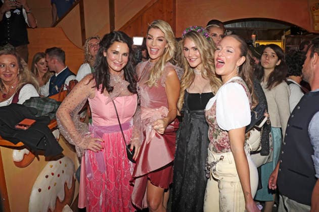 Mariella Ahrens, Annika Gassner, Julia Haupt, and Joelina Drews at the Cathy Hummels Wiesn Bummel during the 191st Oktoberfest in 2026 at the Theresienwiese in Munich, September 21, 2026 Foto:xAgenturxWehnertx xGränzdörferx xFuturexImagex wiesnbummel_6944